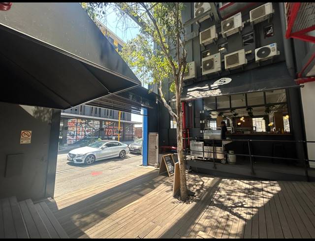 95M² BUILDING TO LET IN WOODSTOCK